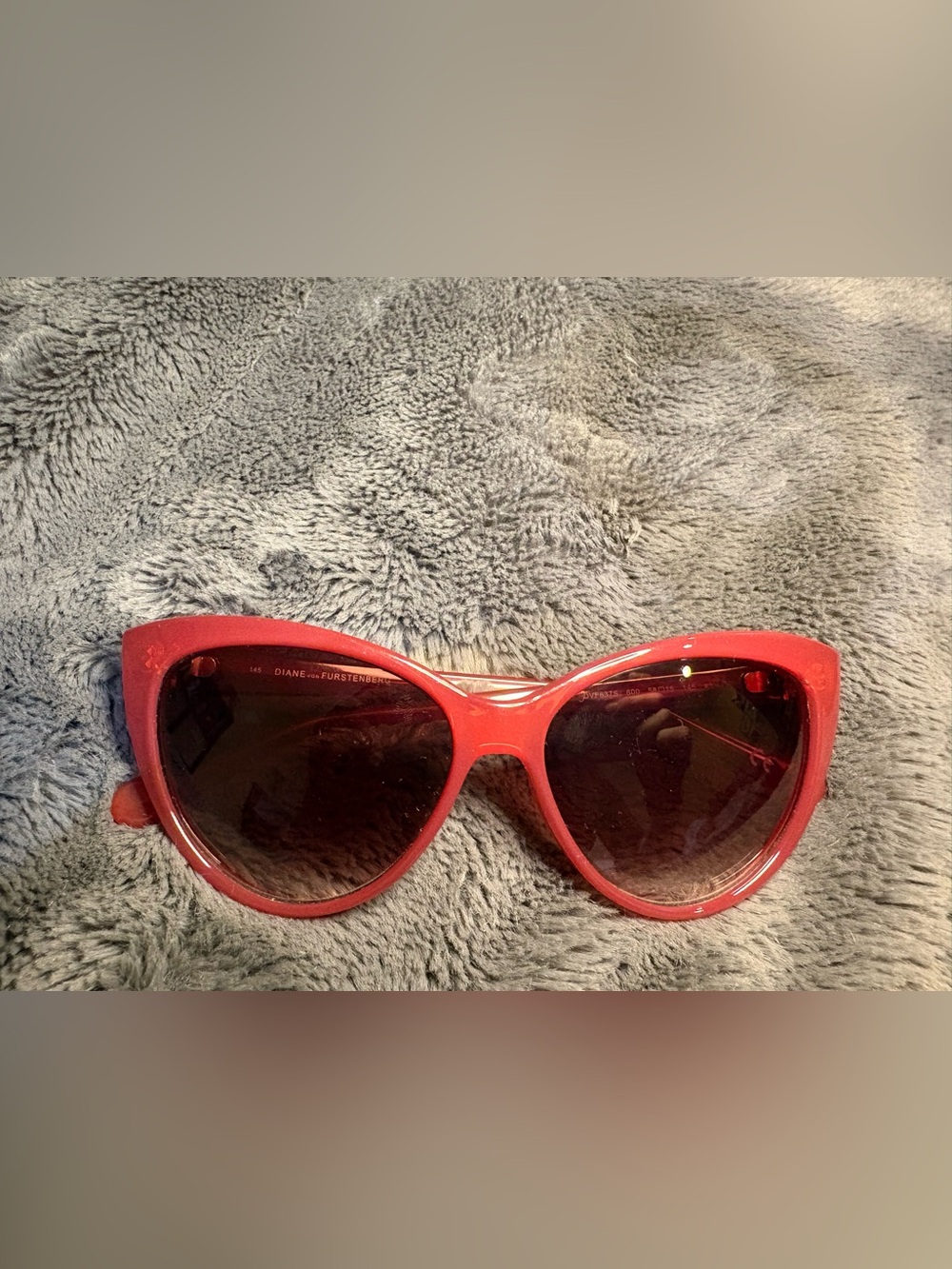 Diane Von Furstenberg Red Cat-Eye Sunglasses with Gradient Lenses